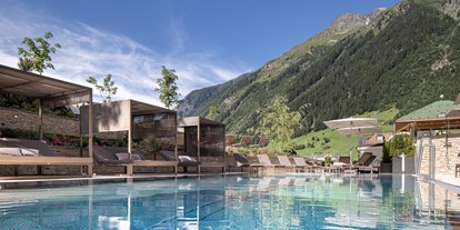 Wellnessurlaub - Tiroler Oberland - Außenpool - Hotel Post Ischgl