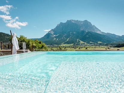 Wellnessurlaub - Tiroler Oberland - Die Zugspitze immer im Blick haben...
©️ Günter Standl - Hotel Post Lermoos