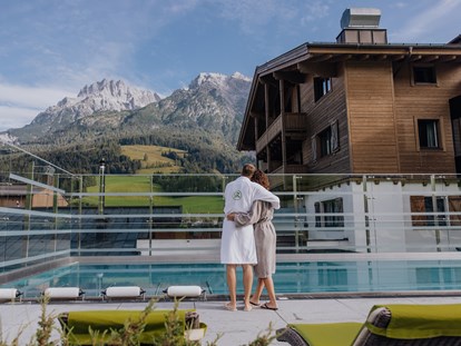 Wellnessurlaub - Parkplatz: kostenlos beim Hotel - Wellnessurlaub mit atemberaubendem Bergpanorama - Good Life Resort Riederalm
