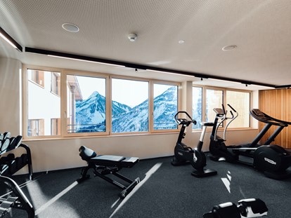 Wellnessurlaub - Pools: Infinity Pool - Fitnessraum - Alpenstern Panoramahotel