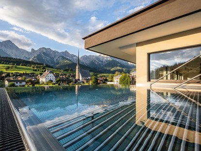 Wellnessurlaub - Pools: Infinity Pool - die HOCHKÖNIGIN - Mountain Resort