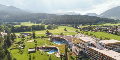 Wellnessurlaub - Hotel-Schwerpunkt: Wellness & Familie - Schwaighof (Wagrain) - Anlage mit GrimmingTherme - Aldiana Club Salzkammergut