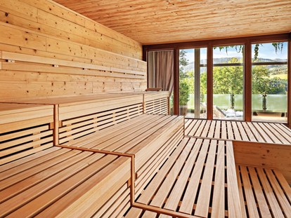Wellnessurlaub - Finnische Sauna - Panoramasauna - 5* Sport- & Wellnesshotel Allgäu Sonne