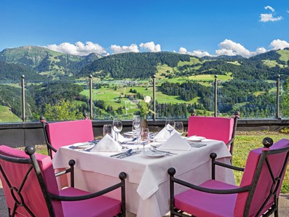 Wellnessurlaub - Klassifizierung: 5 Sterne - Restaurant-Terrasse - 5* Sport- & Wellnesshotel Allgäu Sonne