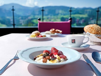 Wellnessurlaub - Verpflegung: Frühstück - Oberstaufen - Frühstück mit Aussicht - 5* Sport- & Wellnesshotel Allgäu Sonne