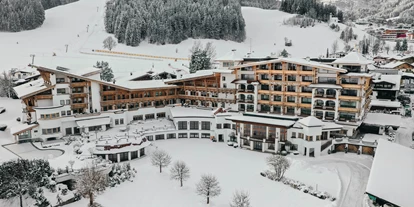 Wellnessurlaub - Hotel-Schwerpunkt: Wellness & Wandern - Hygna - Außenansicht Winter - Sporthotel Ellmau