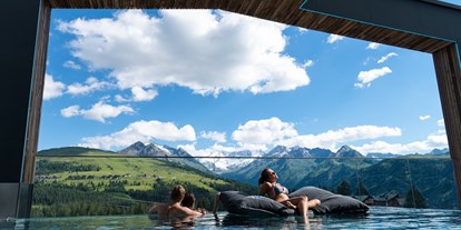 Wellnessurlaub - Hotelbar - Kössen Kranzach - FelsenBAD - InfinityPool - MY ALPENWELT Resort****SUPERIOR