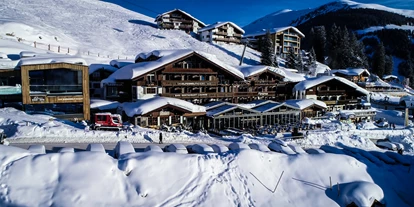 Wellnessurlaub - Lymphdrainagen Massage - Mühlen in Taufers - Außenansicht | Winter | Das Alpenwelt Resort - MY ALPENWELT Resort****SUPERIOR