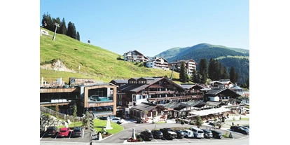 Wellnessurlaub - Kräutermassage - Hütten (Leogang) - Außenansicht | Sommer| Das Alpenwelt Resort - MY ALPENWELT Resort****SUPERIOR