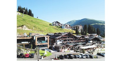 Wellnessurlaub - Fußreflexzonenmassage - Gsies - Außenansicht | Sommer| Das Alpenwelt Resort - MY ALPENWELT Resort****SUPERIOR