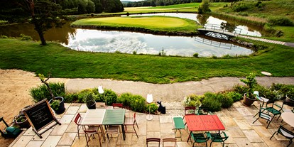 Wellnessurlaub - Niederösterreich - Blick auf Restaurantterrasse und Golfplatz ©Inge Prader - Golfresort Haugschlag