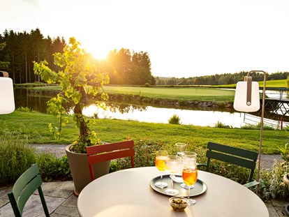 Wellnessurlaub - Hotel-Schwerpunkt: Wellness & Golf - Terrasse des Restaurant ©Inge Prader - Golfresort Haugschlag