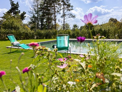 Wellnessurlaub - Pools: Außenpool nicht beheizt - Eichberg (Großdietmanns) - Outdoor Natur Pool ©Inge Prader - Golfresort Haugschlag