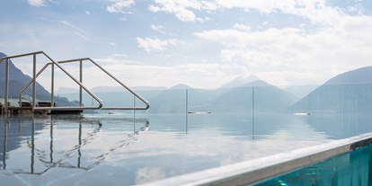 Wellnessurlaub - Peeling - Trentino-Südtirol - Genießen Sie das beeindruckendes Panorama vom Solebecken auf unserer Dachterrasse. - Hotel Hohenwart
