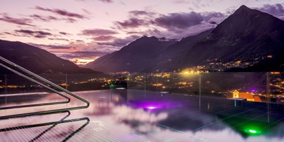 Wellnessurlaub - Umgebungsschwerpunkt: Stadt - Südtirol  - Abendstimmung im VistaSpa - Hotel Hohenwart