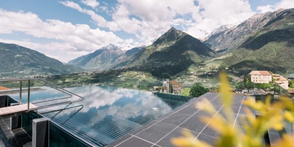 Wellnessurlaub - Gesichtsbehandlungen - Trentino-Südtirol - Solebecken mit 360° Traum-Ausblick - Hotel Hohenwart