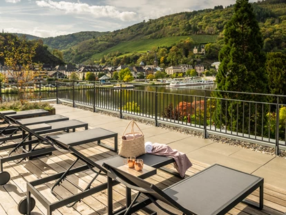 Wellnessurlaub - Parkplatz: kostenlos beim Hotel - Bärenbach (Landkreis Bad Kreuznach) - Dachterrasse Wellnessbereich - Moselschlösschen Spa & Resort