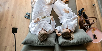 Wellnessurlaub - Kräutermassage - Lohngraben - Auszeit für Ruhe und Entspannung - Almwellness Hotel Pierer