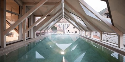 Wellnessurlaub - Pools: Infinity Pool - Monheim - Hotel Goldene Rose