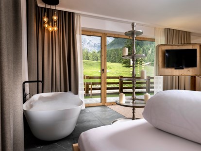 Wellnessurlaub - Bettgrößen: King Size Bett - Naturarena - Almwellness-Resort Tuffbad