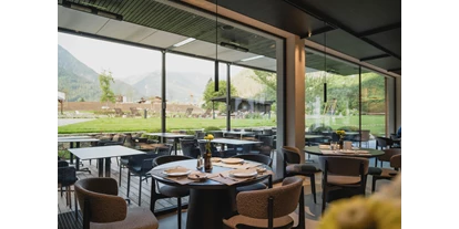 Wellnessurlaub - Umgebungsschwerpunkt: Fluss - Luttach - Restaurantbereich für Hotelgäste - Neuhaus Zillertal Resort