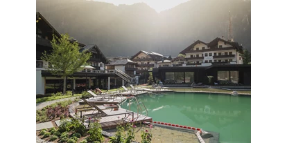 Wellnessurlaub - Pools: Schwimmteich - Mühlen in Taufers - Naturbadesee - Neuhaus Zillertal Resort