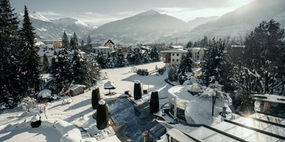 Wellnessurlaub - Hotel-Schwerpunkt: Wellness & Skifahren - Kaprun Fürth - Thermalbadeerlebnis im Winter im Sendlhofer's - Sendlhofer's