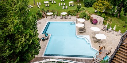 Wellnessurlaub - Pools: Außenpool beheizt - Neuprießenegg - Aussicht Zimmer - Hotel Warmbaderhof *****