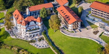 Wellnessurlaub - Finnische Sauna - Königsdorf (Landkreis Bad Tölz-Wolfratshausen) - Hotel DAS TEGERNSEE von oben - Hotel - DAS TEGERNSEE