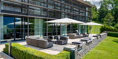 Wellnessurlaub - Verpflegung: Frühstück - Schwaigen - Terrasse zu eime der Tagungsräume - Hotel - DAS TEGERNSEE