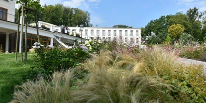 Wellnessurlaub - barrierefrei - Spaziergang im Park - Schlosspark Mauerbach