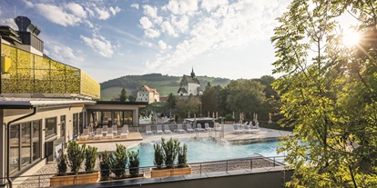 Wellnessurlaub - Ganzkörpermassage - Steinhöf - ganzjährig beheiztes Außenschwimmbecken - Vivea 4* Hotel Bad Schönau Zum Landsknecht