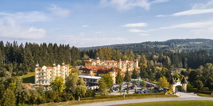 Wellnessurlaub - Lymphdrainagen Massage - Müllerberg (Wallern an der Trattnach, Pichl bei Wels) - Außenansicht - Hotel Guglwald
