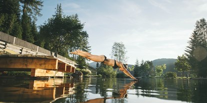 Wellnessurlaub - Hotel-Schwerpunkt: Wellness & Natur - Kitzbühel - Der Almsee direkt in der Hotelanlage lädt zu einer Abkühlung ein. - Übergossene Alm Resort