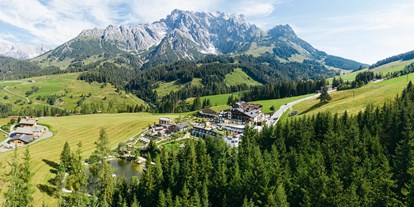 Wellnessurlaub - Aerobic - Kitzbühel - Die exponierte Lage am Fuße des Hochkönigs, unverbaut und inmitten naturbelassener sowie alpiner Vegetation, bietet Aktiv- und Genussurlaubern beinahe unendlichen FreiRaum.  - Übergossene Alm Resort