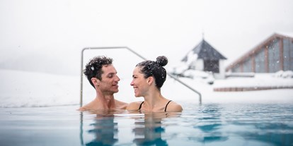 Wellnessurlaub - Infrarotkabine - Pinzgau - Das Schwimmvergnügen am Fuße des Hochkönigs kommt nicht zu kurz. - Übergossene Alm Resort