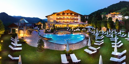 Wellnessurlaub - Restaurant - Ramsau Ramsau - unser Naturgarten mit Pool - eingebettet in die Bergwelt - Hotel Berghof | St. Johann in Salzburg
