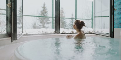 Wellnessurlaub - Pools: Außenpool beheizt - Schladming - ... nach einem tollen Skitag in unserem Wellness-Bereich relaxen - Hotel Berghof | St. Johann in Salzburg