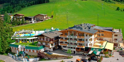 Wellnessurlaub - Skilift - Kössen Kranzach - Über den Dächern von Hinterglemm, umgeben von Wiesen - Wellness- & Familienhotel Egger