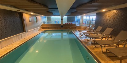 Wellnessurlaub - Pools: Sportbecken - Leogang Hütten - Hallenbad - Wellness- & Familienhotel Egger