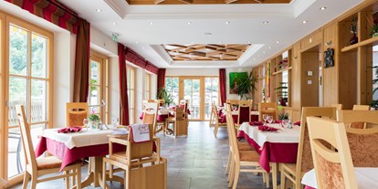 Wellnessurlaub - Umgebungsschwerpunkt: Fluss - Kössen - Restaurant Wintergarten - Wellness- & Familienhotel Egger