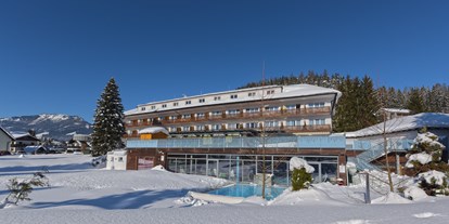 Wellnessurlaub - Umgebungsschwerpunkt: See - Ramsau (Bad Goisern am Hallstättersee) - Hotelfoto Winter - Hotel Grimmingblick