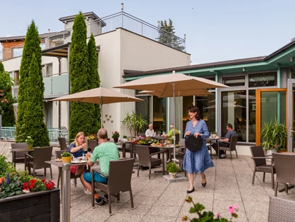 Wellnessurlaub - Verpflegung: Frühstück - Hof (Wagrain) - Auf der Terrasse ist es gemütlich und ruhig - Hartweger's Hotel in Weißenbach bei Schladming