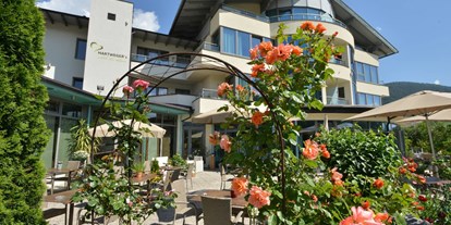 Wellnessurlaub - Parkplatz: kostenlos beim Hotel - PLZ 8990 (Österreich) - Blumenoase - Hotel Hartweger in Weißenbei bei Schladming