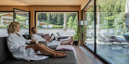 Wellnessurlaub - Rücken-Nacken-Massage - Plangeross - Ruheraum mit Ausblick auf das Martelltal - Hotel Burgaunerhof
