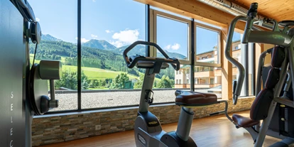 Wellnessurlaub - Lomi Lomi Nui - Mühlen in Taufers - Fitnessraum mit Panoramablick - Dolomiten Residenz Sporthotel Sillian