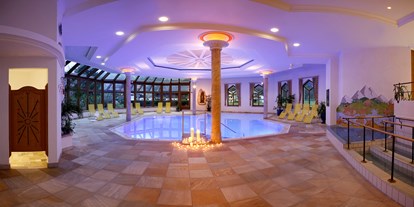 Wellnessurlaub - Hotel-Schwerpunkt: Wellness & Familie - St. Sigmund (Trentino-Südtirol) - Hallenbad - Ferienhotel Sonnenhof****
