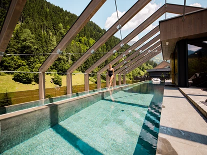 Wellnessurlaub - Wirbelsäulenmassage - Steinhaus im Ahrntal - ZillergrundRock Luxury Mountain Resort