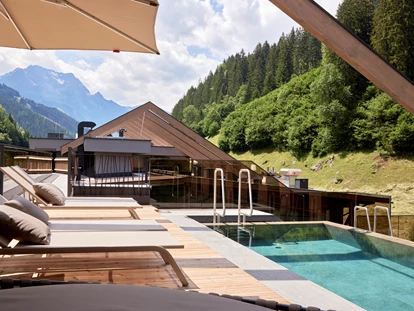 Wellnessurlaub - Rücken-Nacken-Massage - Steinhaus im Ahrntal - ZillergrundRock Luxury Mountain Resort