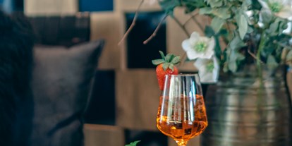 Wellnessurlaub - Hotelbar - Genießen Sie feine Drinks in unserer neuen Skybar! - ZillergrundRock Luxury Mountain Resort